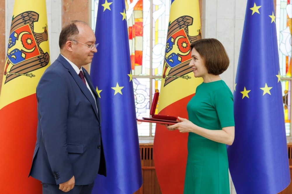 Maia Sandu i-a conferit „Ordinul de Onoare” fostului Ministru al Afacerilor Externe al României, Bogdan Aurescu